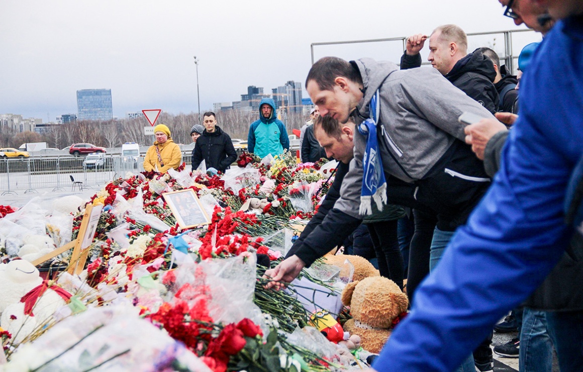 Фанаты «Зенита» почтили память жертв теракта в «Крокус Сити Холле»